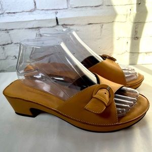 Donald J. Pliner Tan Leather Wedge Slides Sandals Buckle Size 7.5 Narrow